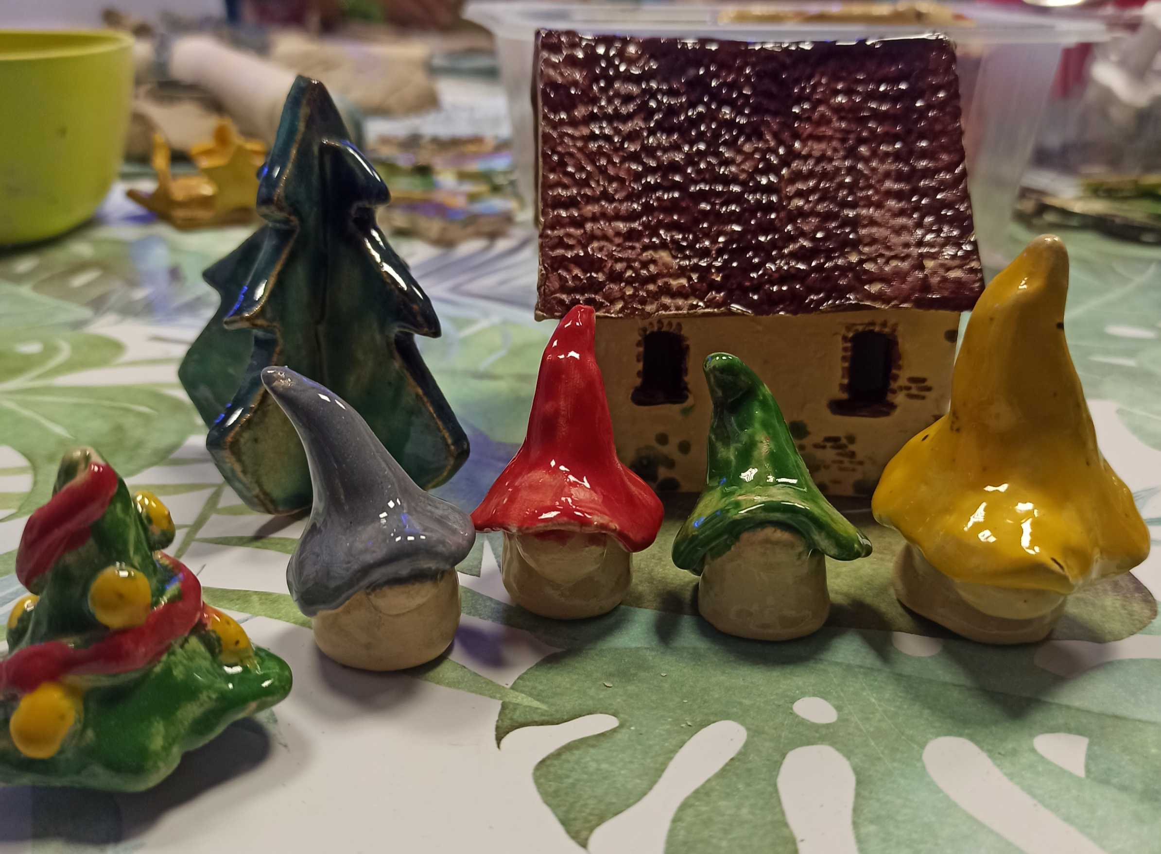 house_christmas_tree_hats